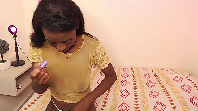 michaela cox online show from 10/05/25, 06:20