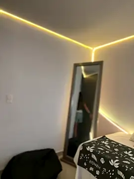 Snapshot of AmmyCollinsW chatting on 12/18/25, 09:18 AmmyCollinsW online show from 12/18/25, 09:18