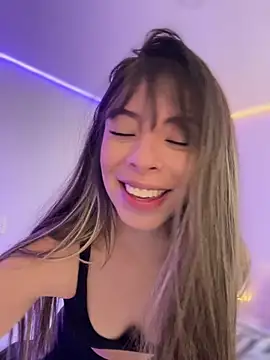 AmmyCollinsW online show from 12/19/25, 03:25