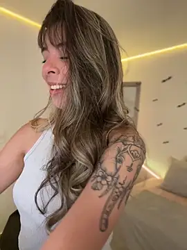 Snapshot of AmmyCollinsW chatting on 11/08/25, 08:12 AmmyCollinsW online show from 11/08/25, 08:12