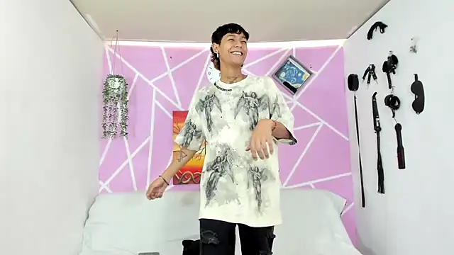 Fresahot2005 online show from 02/07/25, 07:17