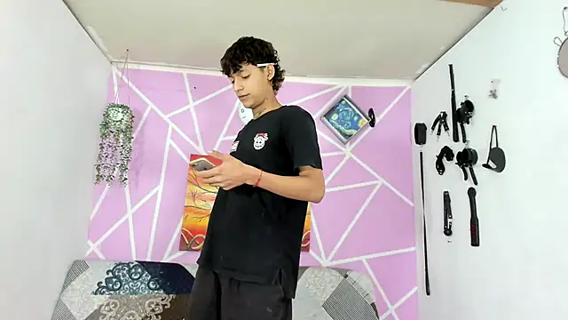 Fresahot2005 online show from 01/30/25, 07:15