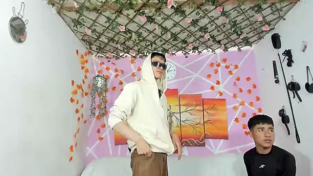 Fresahot2005 online show from 03/13/25, 08:11