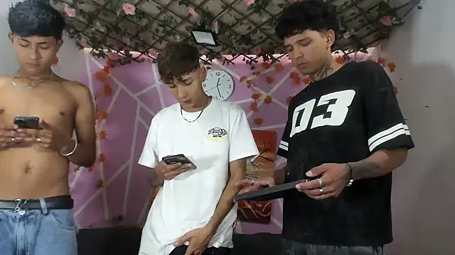 Fresahot2005 online show from 11/03/25, 03:04