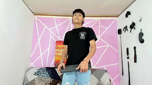 Fresahot2005 online show from 01/26/25, 07:09