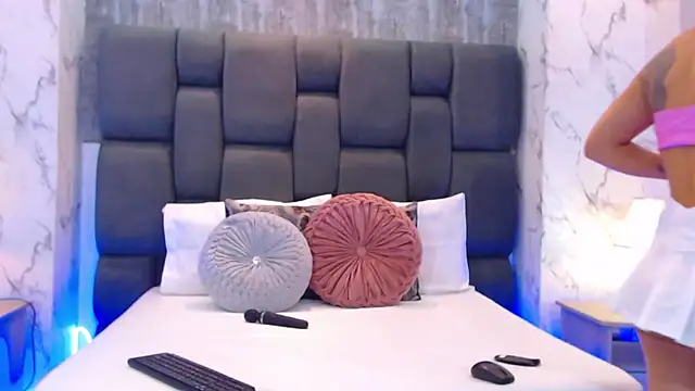 Snapshot of SophieWolkman chatting on 11/13/25, 12:09 SophieWolkman online show from 11/13/25, 12:09