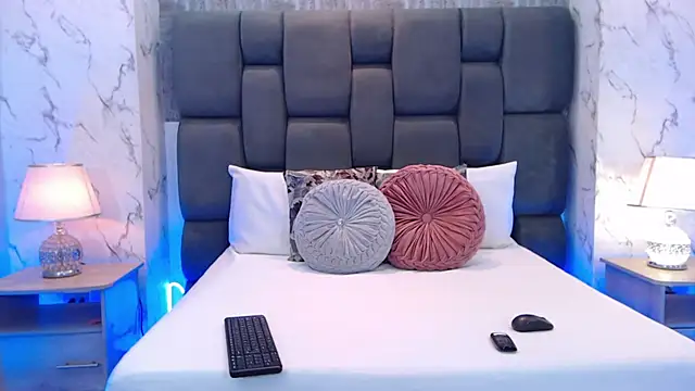 Snapshot of SophieWolkman chatting on 11/04/25, 12:09 SophieWolkman online show from 11/04/25, 12:09