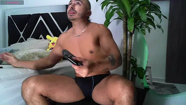 Snapshot of LeooBigBoy chatting on 02/27/25, 04:24 LeooBigBoy online show from 02/27/25, 04:24
