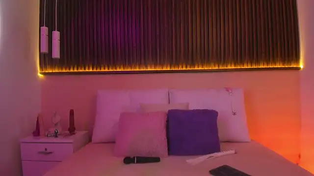 Liz grey  online show from 11/29/25, 04:56