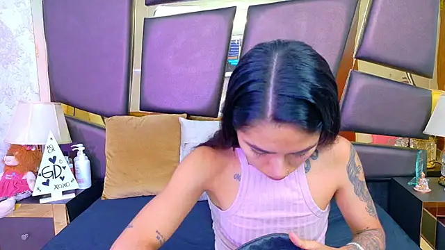 NicoleEsposito online show from 04/10/26, 12:34