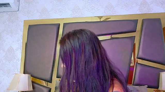 NicoleEsposito online show from 11/25/25, 02:01