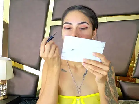 NicoleEsposito online show from 10/17/25, 01:13