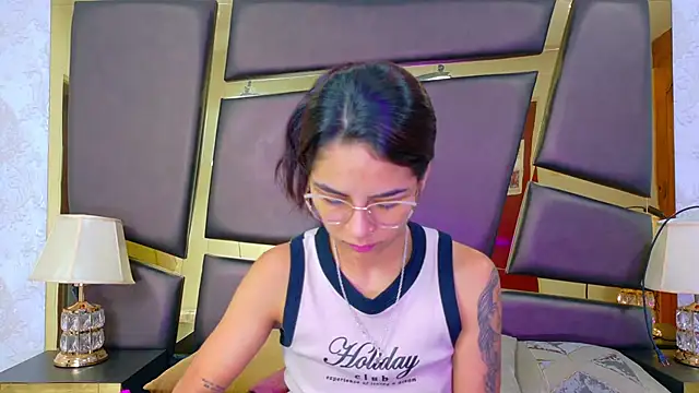 NicoleEsposito online show from 12/05/25, 12:59