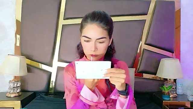 NicoleEsposito online show from 10/04/25, 12:39