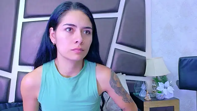 Snapshot of NicoleEsposito chatting on 06/16/26, 12:49 NicoleEsposito online show from 06/16/26, 12:49