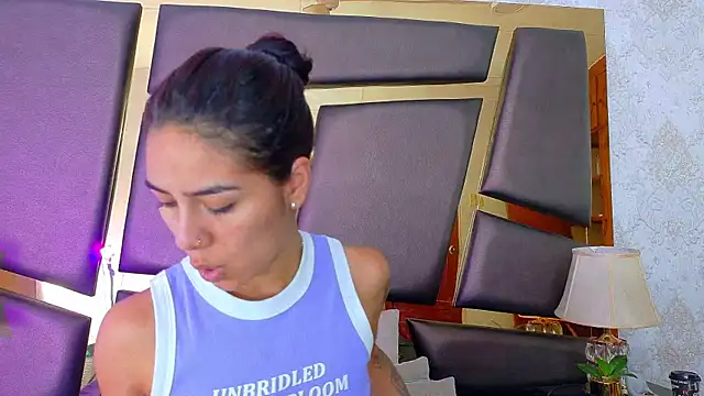 NicoleEsposito online show from 10/09/25, 01:00
