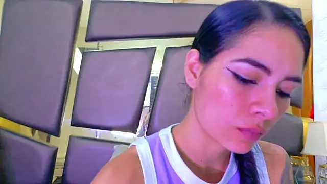 NicoleEsposito online show from 04/15/26, 07:58