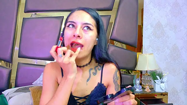 NicoleEsposito online show from 04/06/26, 01:01