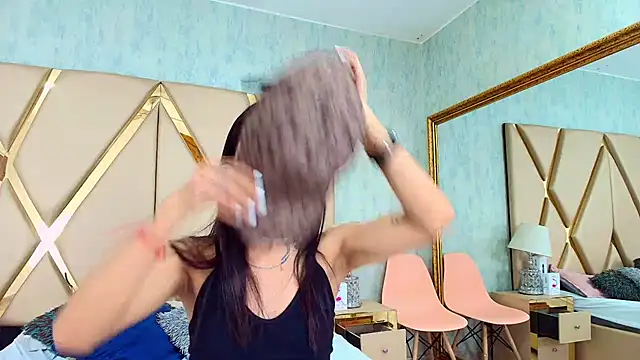 NicoleEsposito online show from 03/08/25, 10:22