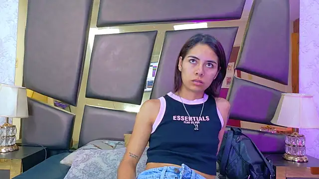 NicoleEsposito online show from 11/08/25, 12:52