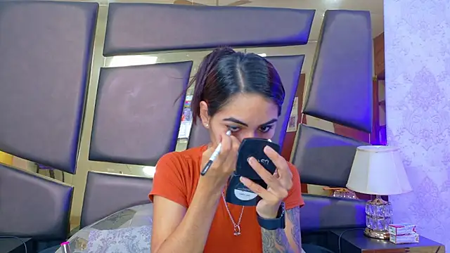 NicoleEsposito online show from 11/05/25, 01:14