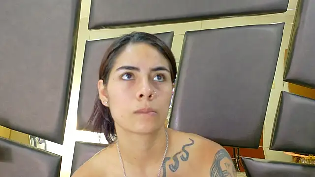 NicoleEsposito online show from 10/24/25, 01:32