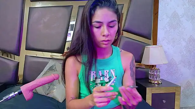 NicoleEsposito online show from 11/20/25, 01:23