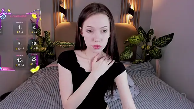 Snapshot of NikkiMiltons chatting on 09/25/25, 02:12 NikkiMiltons online show from 09/25/25, 02:12