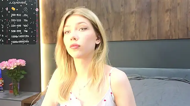 Snapshot of Rainaslater chatting on 02/19/25, 07:37 Rainaslater online show from 02/19/25, 07:37