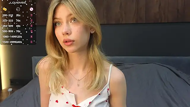 Snapshot of Rainaslater chatting on 02/15/25, 08:34 Rainaslater online show from 02/15/25, 08:34