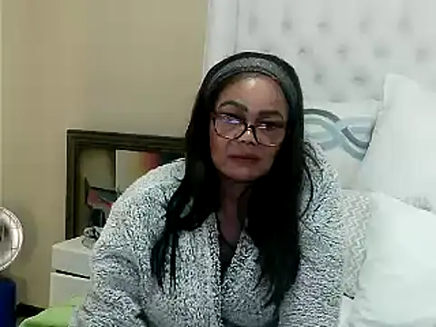 Snapshot of Carocurvy chatting on 03/19/25, 07:51 Carocurvy online show from 03/19/25, 07:51