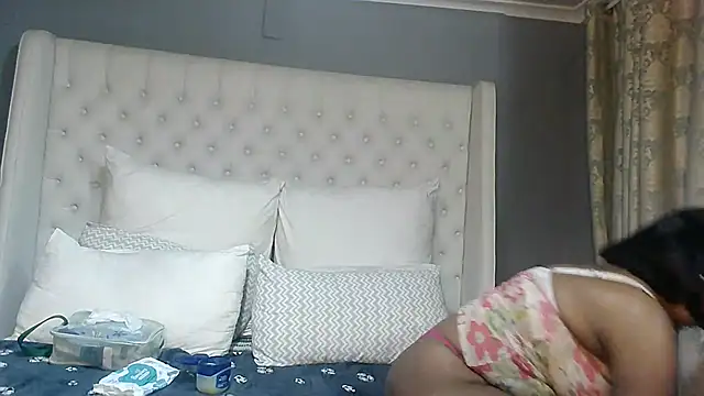 Snapshot of Carocurvy chatting on 07/17/26, 08:28 Carocurvy online show from 07/17/26, 08:28