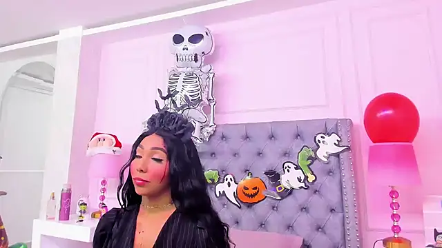 HaileeRoberts online show from 10/31/25, 12:35