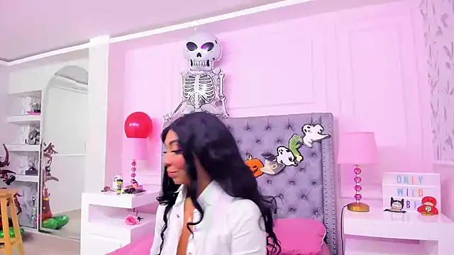 HaileeRoberts online show from 10/21/25, 12:37