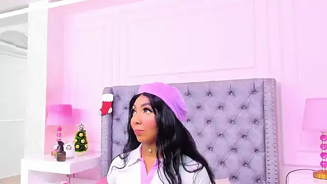 HaileeRoberts online show from 12/04/25, 12:26