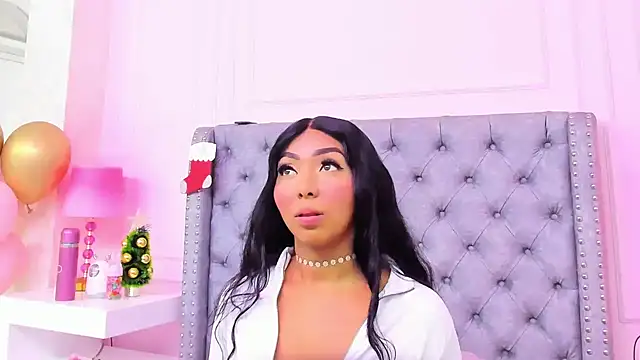 HaileeRoberts online show from 12/15/25, 12:22