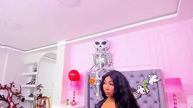 HaileeRoberts online show from 10/22/25, 12:37