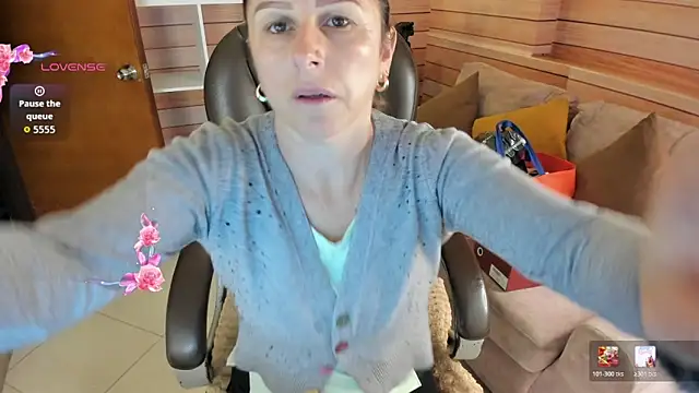 Victoria collins 1 online show from 05/06/26, 10:52