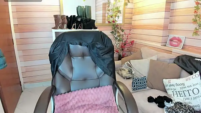 Victoria collins 1 online show from 03/24/26, 12:16