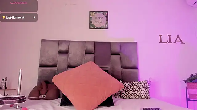 Lia johnsonn online show from 03/20/26, 11:44