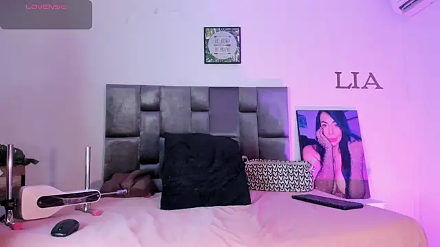 Lia johnsonn online show from 04/16/26, 11:33