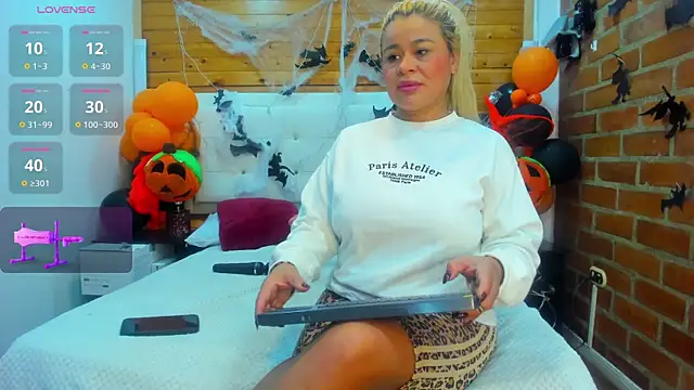 Snapshot of Dulcex69 chatting on 10/29/25, 10:14 Dulcex69 online show from 10/29/25, 10:14