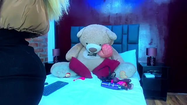 Snapshot of Dulcex69 chatting on 03/17/25, 12:25 Dulcex69 online show from 03/17/25, 12:25