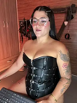 Snapshot of yey_bdsm chatting on 04/24/26, 05:04 yey bdsm online show from 04/24/26, 05:04