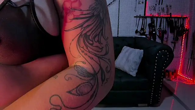 Snapshot of yey_bdsm chatting on 03/20/25, 09:13 yey bdsm online show from 03/20/25, 09:13