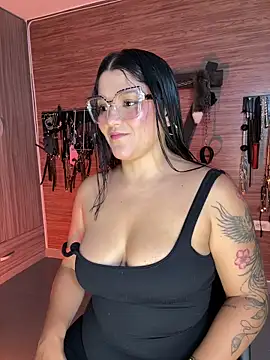 Snapshot of yey_bdsm chatting on 05/03/26, 04:43 yey bdsm online show from 05/03/26, 04:43