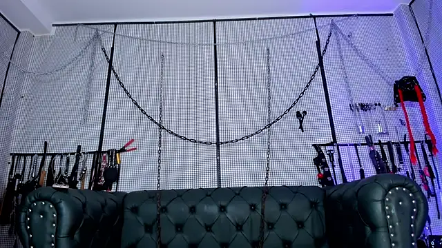 Snapshot of yey_bdsm chatting on 09/27/25, 07:09 yey bdsm online show from 09/27/25, 07:09