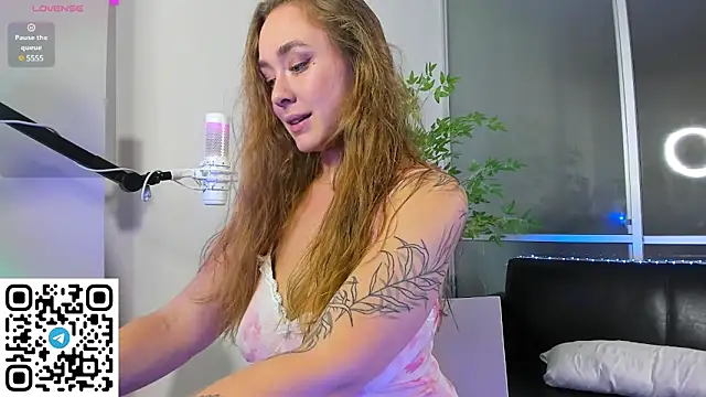 Snapshot of AngelPaull chatting on 12/19/24, 10:00 AngelPaull online show from 12/19/24, 10:00