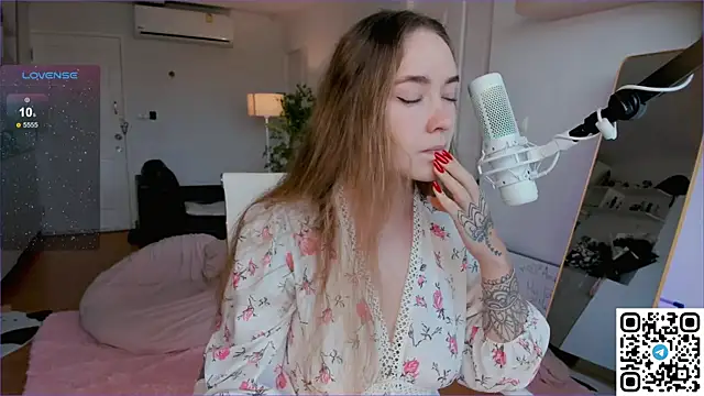 Snapshot of AngelPaull chatting on 12/05/25, 12:21 AngelPaull online show from 12/05/25, 12:21