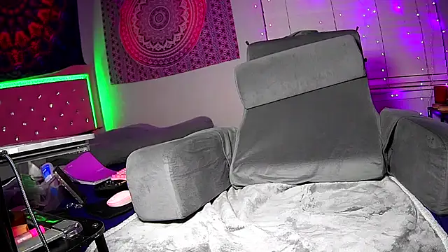 Tatithegoddess online show from 10/21/25, 04:34